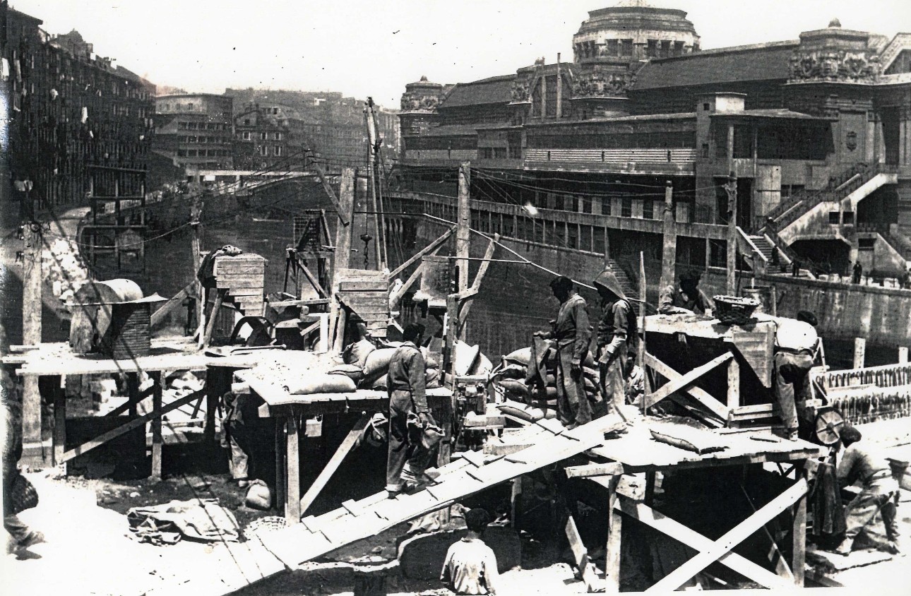 Reconstrucción del puente de San Antón en 1938. / Foto: colección Joaquín Cárcamo Martínez.