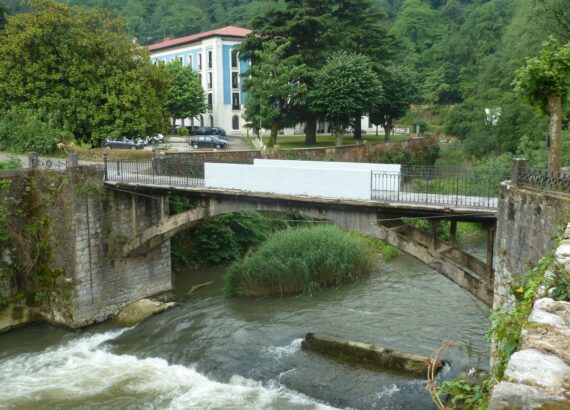 Puente del Balneario de Cestona. / Foto José María Izaga. Junio de 2015.