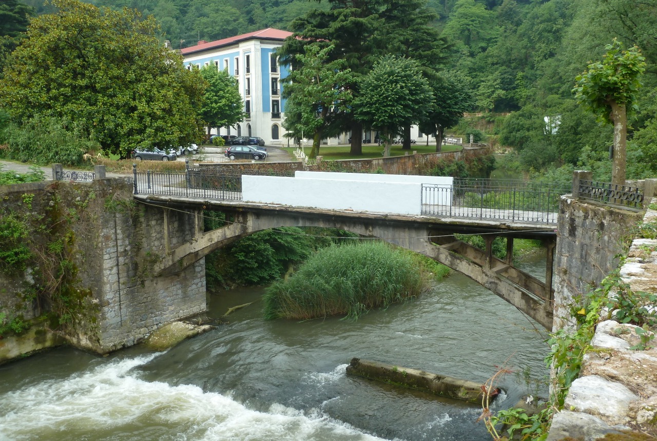 Puente del Balneario de Cestona. / Foto José María Izaga. Junio de 2015.