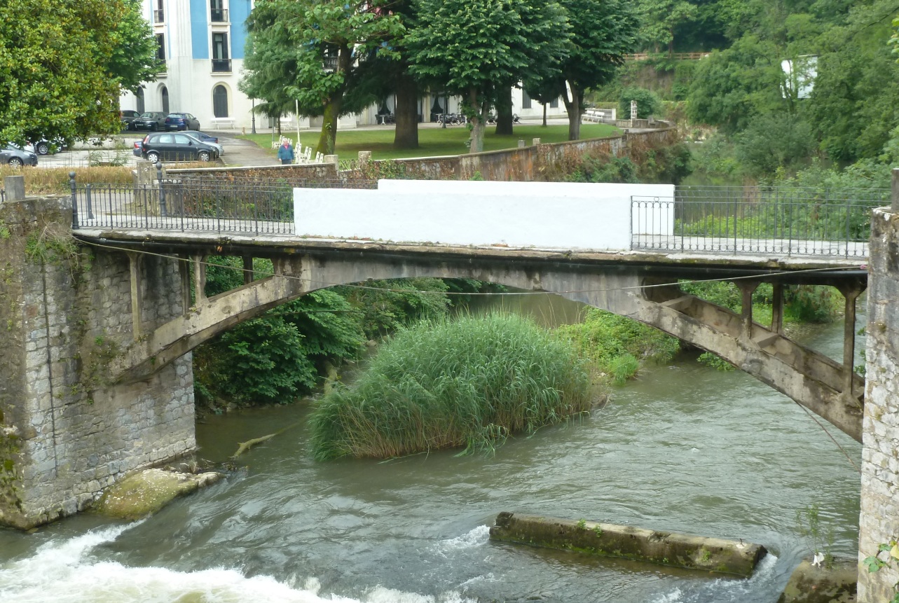 Puente del Balneario de Cestona. / Foto José María Izaga. Junio de 2015.