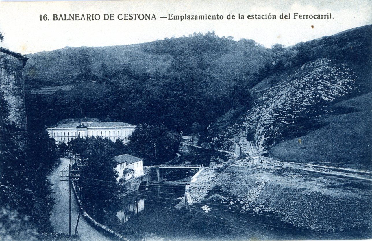 El puente del Balneario de Cestona y las obras de la estación y el túnel del ferrocarril del Urola, a comienzos de 1923. / Postal. Colección Joaquín Cárcamo Martínez.